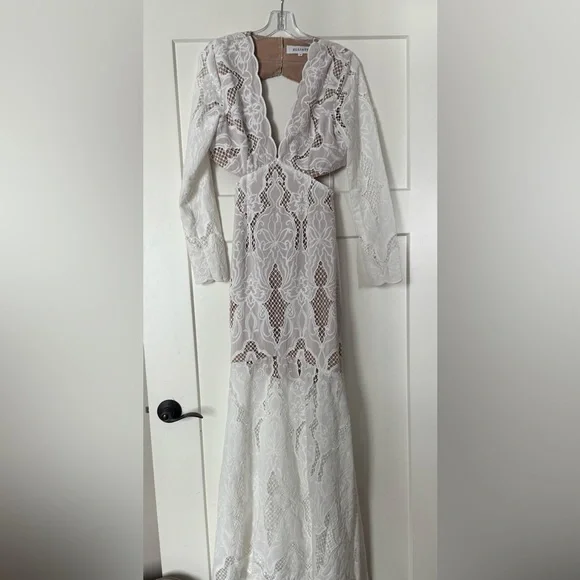 Elliatt Registry Gown in Ivory M - Picture 7 of 9